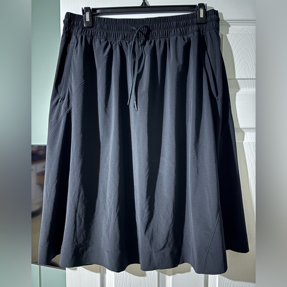 Athleta Arrival Skirt Size 20 Like New - pockets, knee-length - Picture 2 of 3